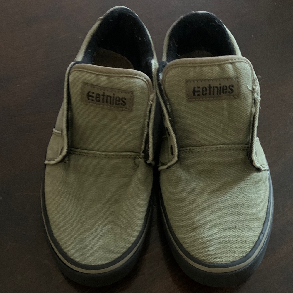 Etnies Men’s Olive Green Canvas Slip-On Sneakers